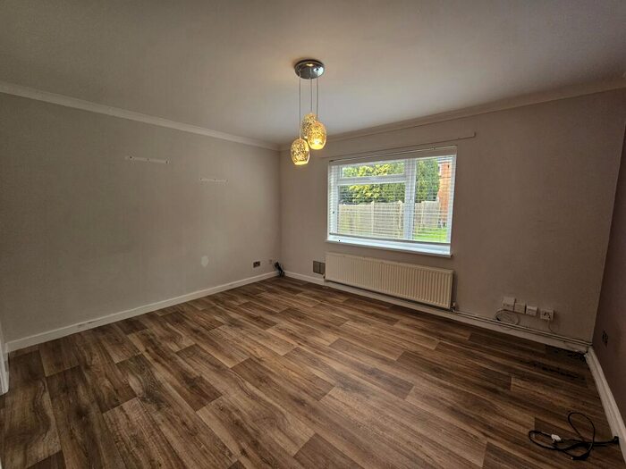 1 Bedroom Flat To Rent In Ramsey Close, Luton, LU4