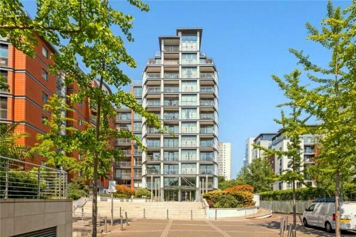 2 Bedroom Flat To Rent In Holland Gardens, Kew Bridge, Brentford, London, TW8