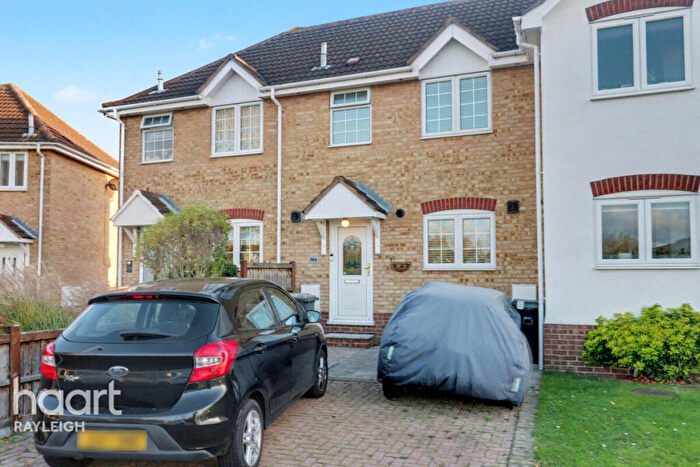 2 Bedroom Terraced House For Sale In Snakes Lane, Southend-on-Sea, SS2
