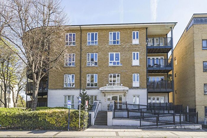 2 Bedroom Flat For Sale In Wells Way, Camberwell, London, SE5