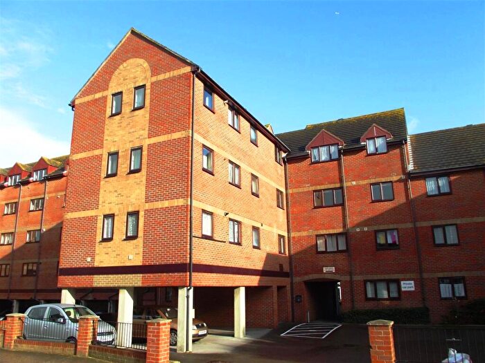 2 Bedroom Flat To Rent In Wises Court, Gosport, PO12