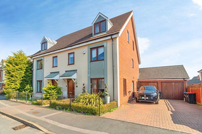 5 Bedroom Semi-Detached House For Sale In Poppy Avenue, Broughton, Milton Keynes, Buckinghamshire, MK10