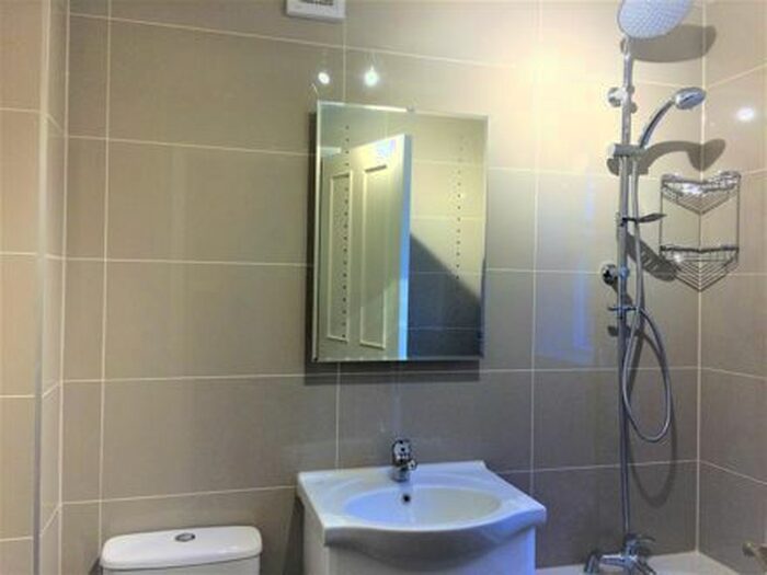 Studio To Rent In Queens Court, Slough, SL1