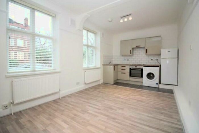 1 Bedroom Apartment To Rent In Haslemere Road, Crouch End, London, N8