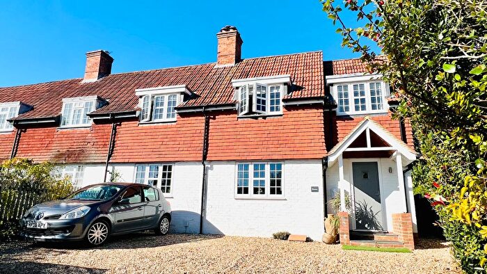 4 Bedroom Semi-Detached House To Rent In Tilmore Gardens, Petersfield, GU32