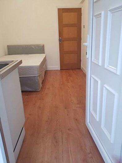 Studio To Rent In Maidenhall Road, Luton, LU4