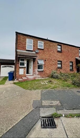 3 Bedroom End Of Terrace House To Rent In Thamley, Purfleet, Essex, RM19