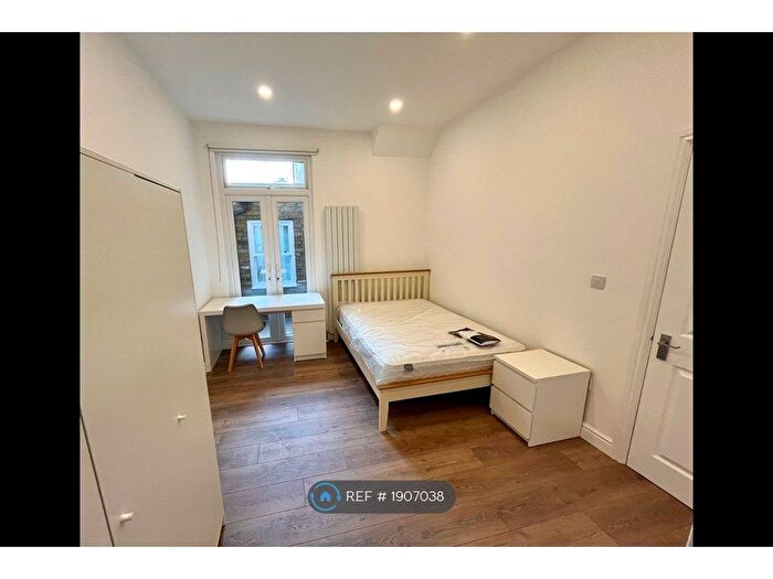 3 Bedroom Flat To Rent In Norroy Road, London, SW15