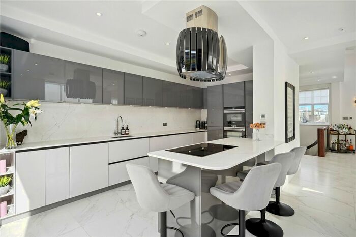 3 Bedroom Flat To Rent In Catherine Place, Westminster, London, SW1E