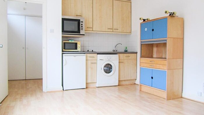 1 Bedroom Flat To Rent In Cricklewood Lane, London, NW2