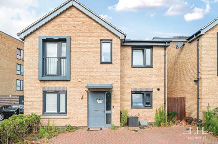 5 Bedroom Detached House For Sale In Pinnacle Hill, Bexleyheath, DA7