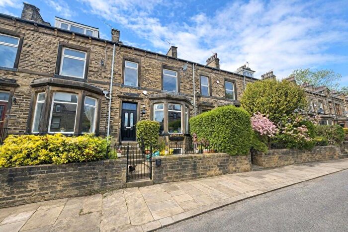 5 Bedroom Terraced House For Sale In Heath Park Avenue, Halifax, HX1