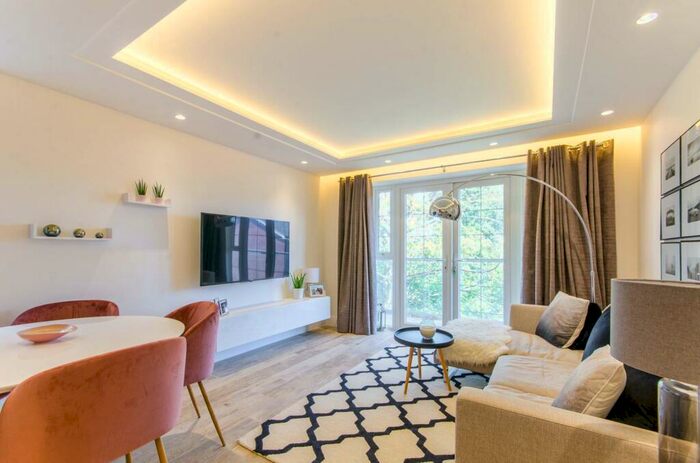 2 Bedroom Flat To Rent In Freshfield Drive, Southgate, London, N14