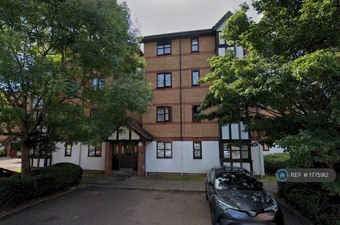 2 Bedroom Flat To Rent In Frobisher Road, Erith, DA8