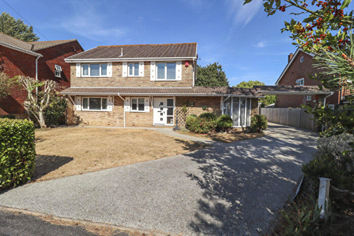 3 Bedroom Detached House For Sale In Dundonald Close, Hayling Island, PO11