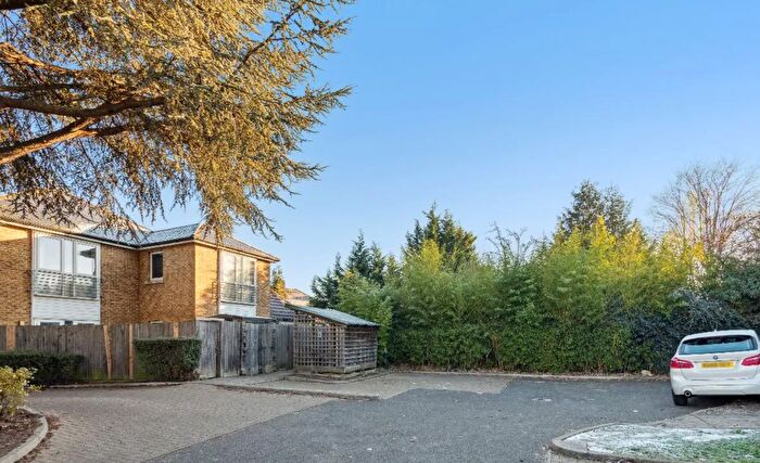 2 Bedroom Flat To Rent In Harvey Road, Hounslow, TW4