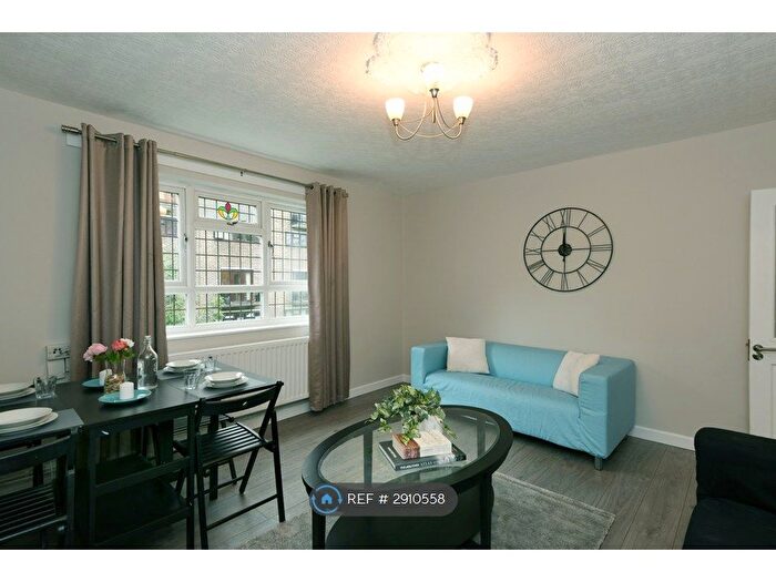 3 Bedroom Flat To Rent In Wenlock Court, London, N1