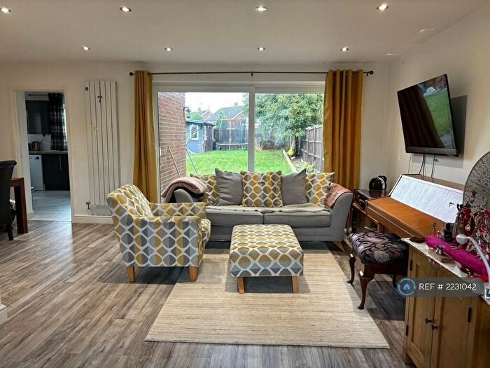 3 Bedroom Semi-Detached House To Rent In Ingram Avenue, Aylesbury, HP21