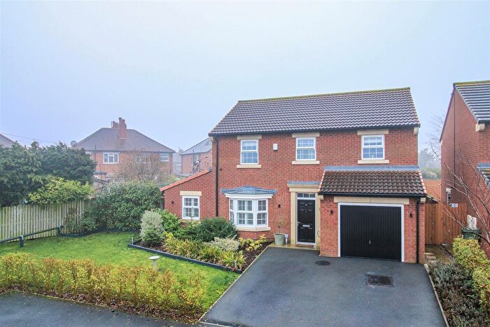4 Bedroom Detached House For Sale In Leafield Drive, Wrenthorpe, Wakefield, WF2