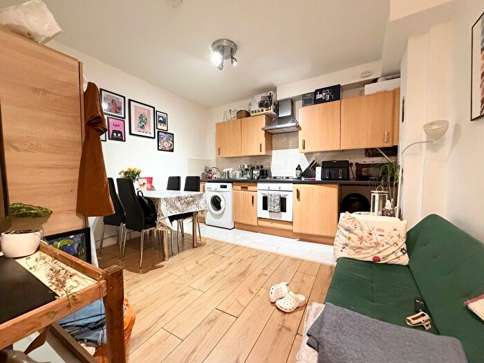 1 Bedroom Flat To Rent In Hendon Lane, Finchley, N3