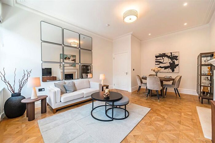 2 Bedroom Flat To Rent In Cresswell Gardens, London, SW5