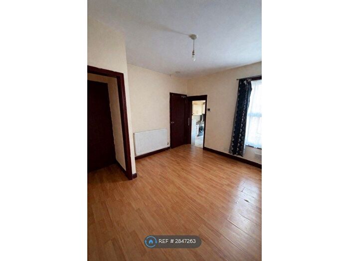 2 Bedroom Flat To Rent In Cameron Road, Ilford, IG3