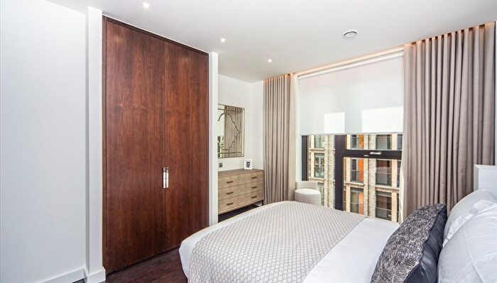 2 Bedroom Flat To Rent In Thornes House, Charles Clowes Walk, London, SW11