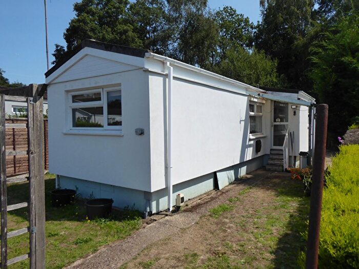 2 Bedroom Mobile/park Home For Sale In Warren Lane, Pyrford, Woking, Surrey, GU22