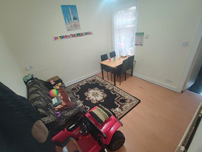 4 Bedroom Semi-Detached House To Rent In Ladysmith Avenue, East Ham, London, E6