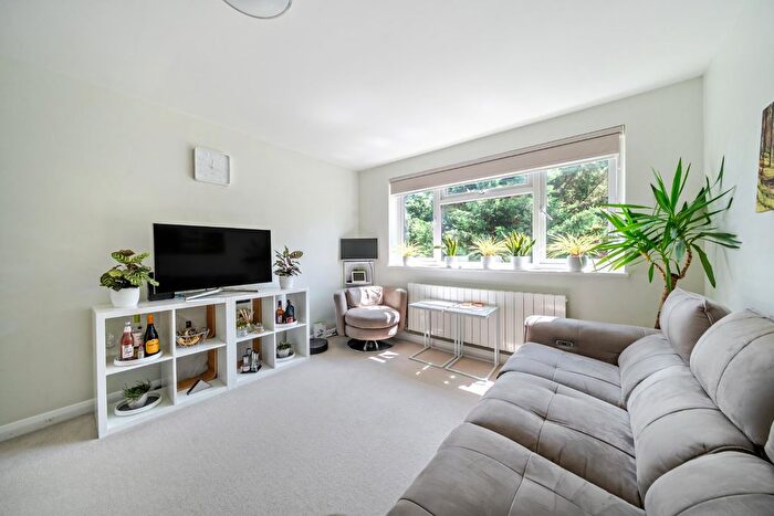 2 Bedroom Flat To Rent In Park Road, Chiswick, London, W4