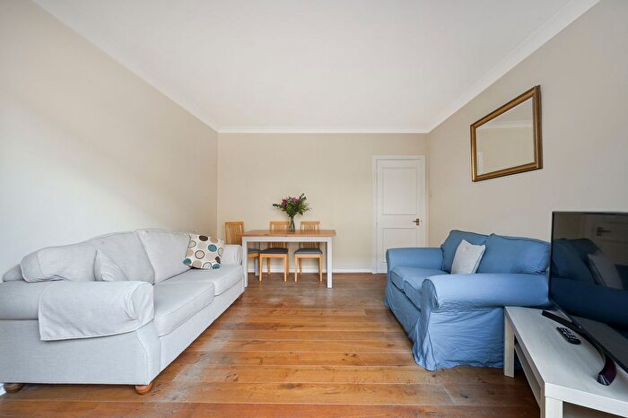2 Bedroom Flat To Rent In Callow Street, London, SW3