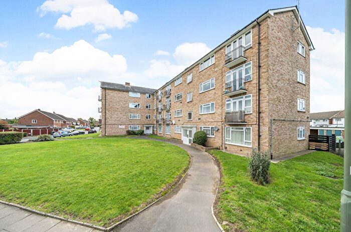 1 Bedroom Flat For Sale In Clare Road, Stanwell, Surrey, TW19