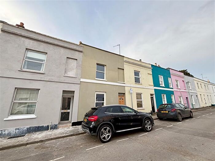 2 Bedroom House To Rent In Keynsham Street, GL52