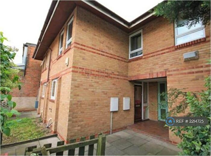 3 Bedroom Terraced House To Rent In Gerards Close, London, SE16