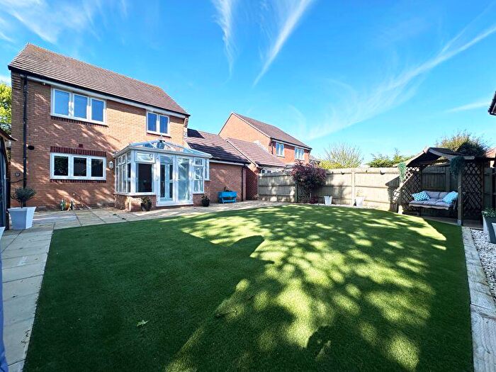4 Bedroom Detached House For Sale In Shute Close, Hayling Island, PO11