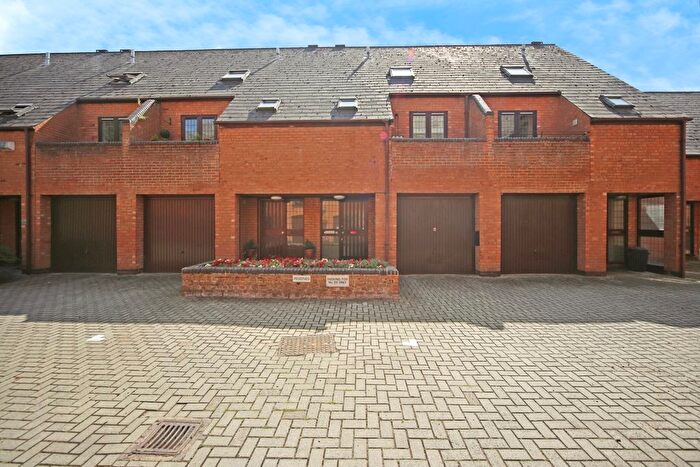 3 Bedroom Terraced House For Sale In Brewery Street, Stratford-Upon-Avon, Warwickshire, CV37