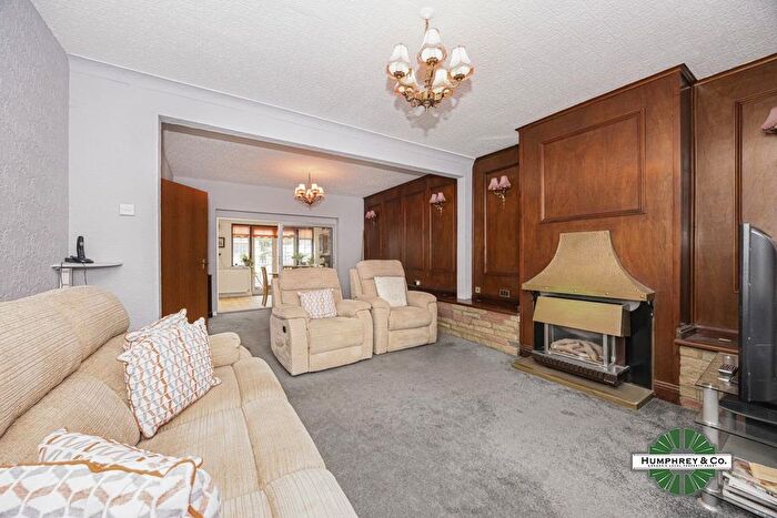 3 Bedroom Property For Sale In The Close, Chingford, E4