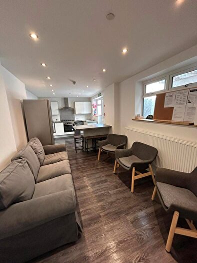 6 Bedroom Terraced House To Rent In Walter Road, Swansea, SA1