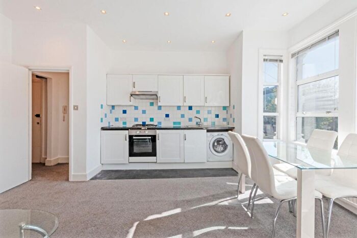 3 Bedroom Flat To Rent In Greenhill Road, Harlesden, NW10