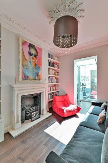 5 Bedroom End Of Terrace House For Sale In Drayton Gardens, London, SW10
