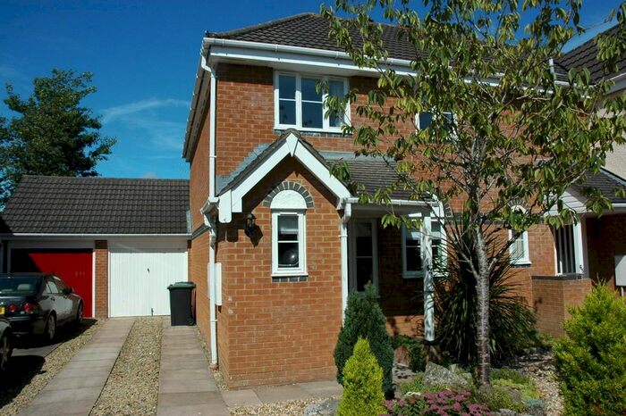 3 Bedroom Semi-Detached House To Rent In Cloverfields, Gillingham, SP8