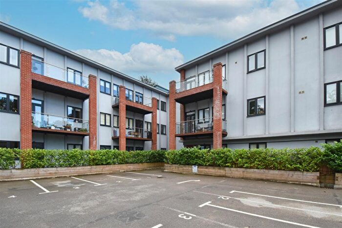 2 Bedroom Flat For Sale In Millfield Park Estate - Ashwells Road, Pilgrims Hatch, Brentwood, CM15