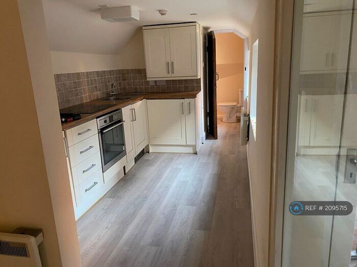 1 Bedroom Flat To Rent In High Street, Dorking, RH4