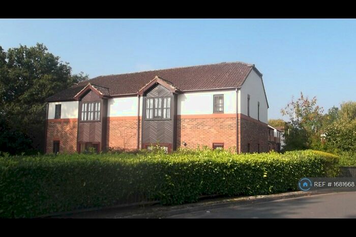2 Bedroom Flat To Rent In Bridge Meadows, Liss, GU33