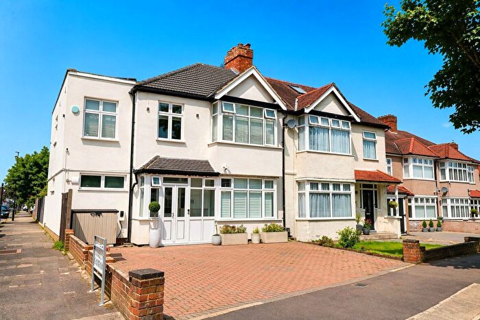 4 Bedroom Semi Detached House For Sale In Thaxted Road, London, SE9
