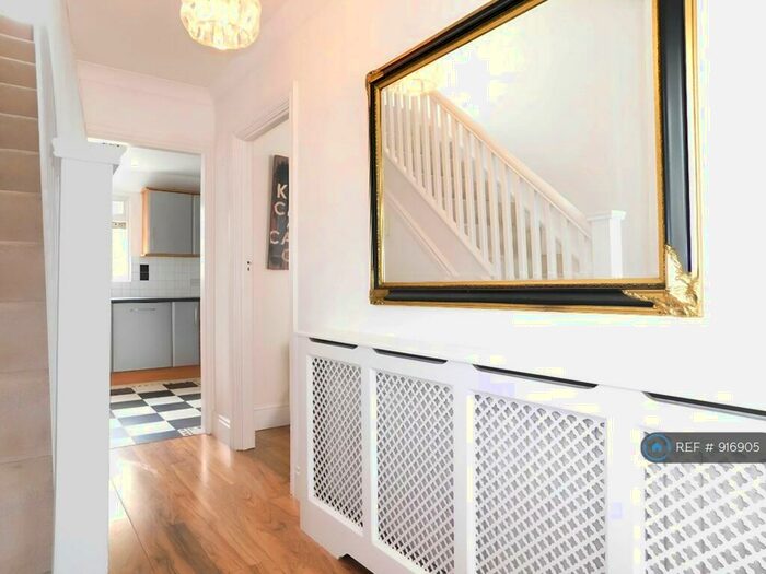 3 Bedroom Semi-Detached House To Rent In Lonsdale Drive, Enfield, EN2