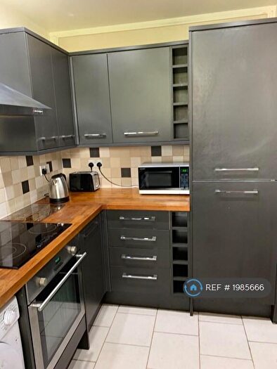 3 Bedroom Flat To Rent In Phoenix Court, London, NW1