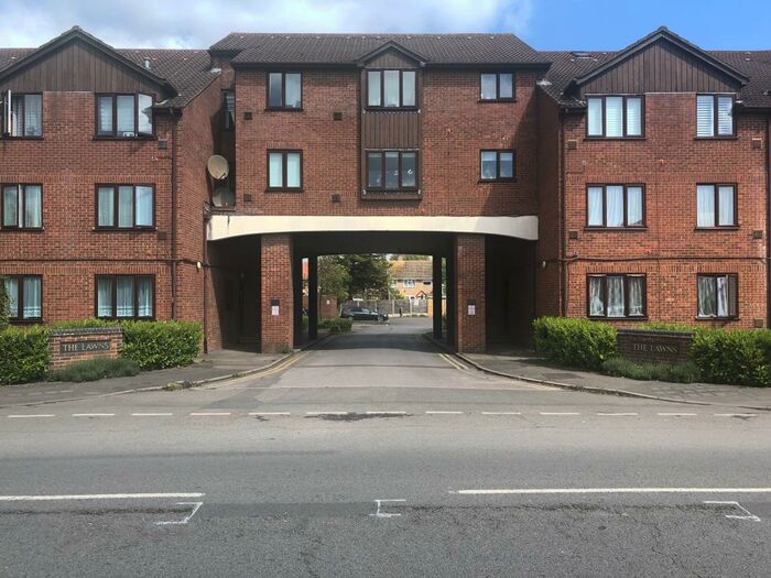1 Bedroom Flat To Rent In The Lawns, Colnbrook, SL3