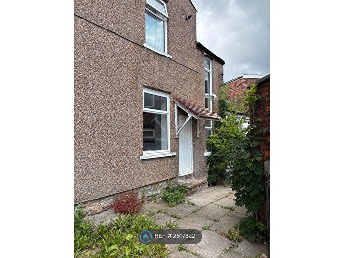 3 Bedroom Flat To Rent In Meadow Street, Hyde, SK14