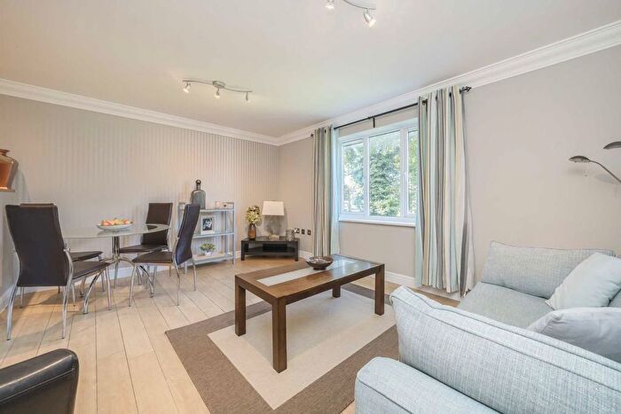 2 Bedroom Flat For Sale In Devonshire Street, Chiswick, W4
